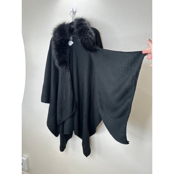 NWT Cejon Black The Leiya Faux Fur Trimmed Collar Poncho One Size - Picture 7 of 14